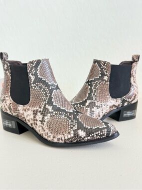 NEW Blondo Emelia Waterproof Brown Leather Snakeskin Print Chelsea Bootie Size 7